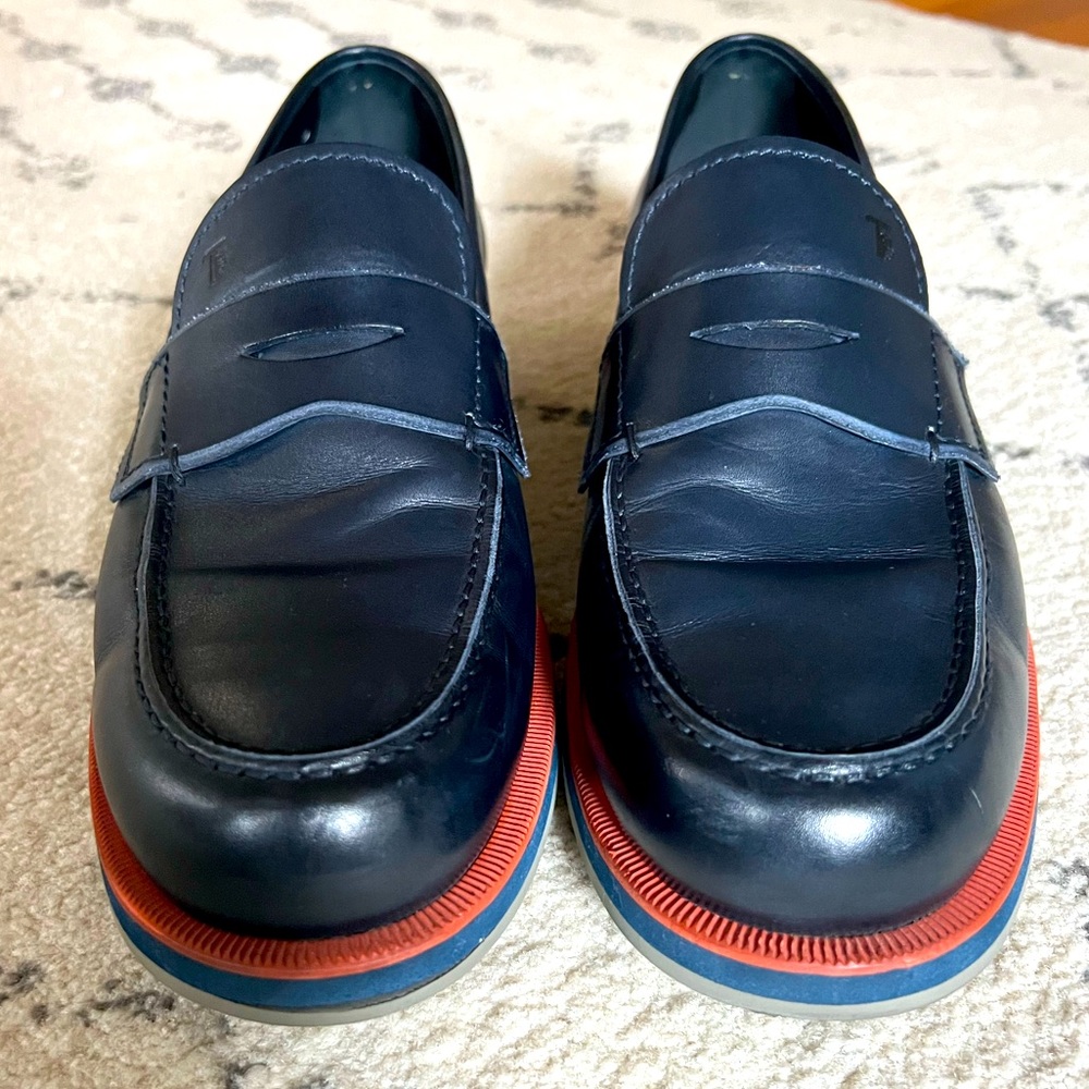 TODs Men’s navy loafers